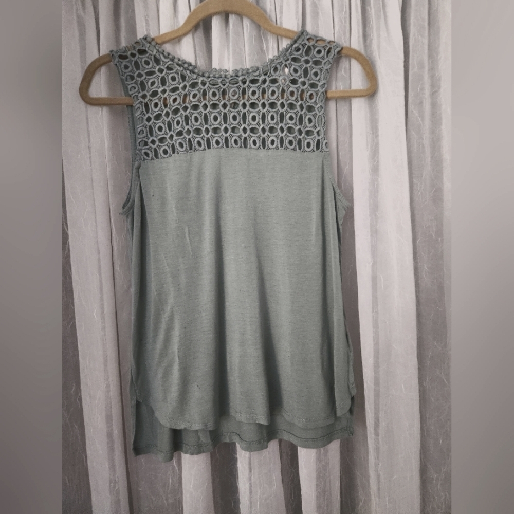 EUC H&M Sleeveless high-low Top w/ Lace Bodice - Size -S, Color - Greeni…